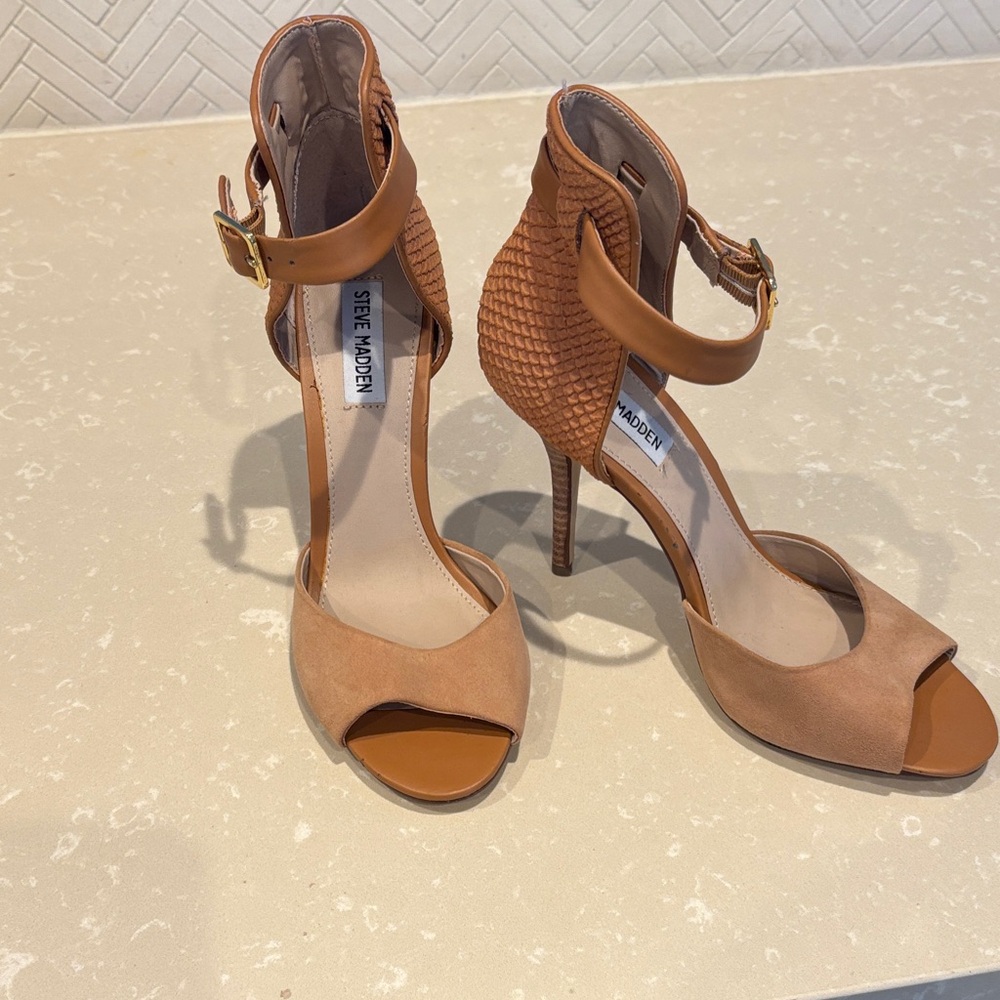 Steve Madden Tan Textured Peep-Toe Heels